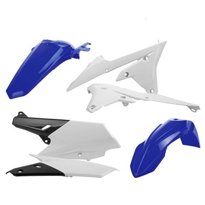 Peças plásticas para motocicleta em azul, branco e preto.