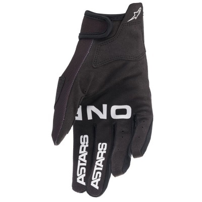 Luva preta de motociclismo com fecho de velcro e marca Alpinestars em branco