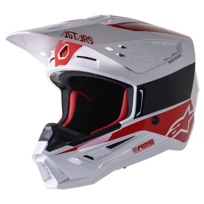 Capacete integral de mota off-road branco, vermelho e preto com texto ASTARS e PRIME
