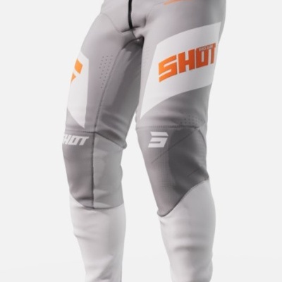 Calças de corrida motocross cinza, branco e laranja com texto SHOT
