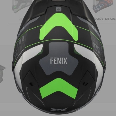 Capacete preto com detalhes verdes, brancos e o texto 'FENIX' na parte de trás