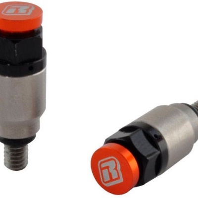 Parafusos metálicos com cabeça laranja e símbolo R branco