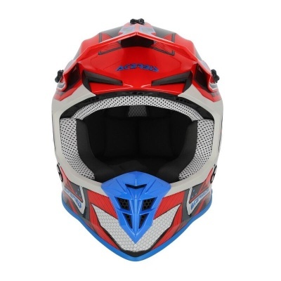 Capacete de motocross vermelho, azul e branco com padrões e ventilação.