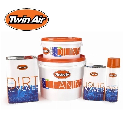 Produtos Twin Air para limpeza e manutenção em embalagens brancas, laranjas e azuis.