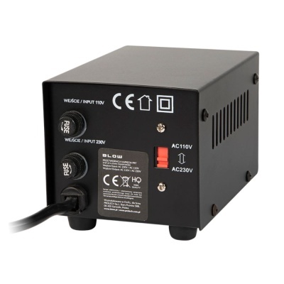 Fonte de alimentação preta com fusiveis e interruptor vermelho de voltagem