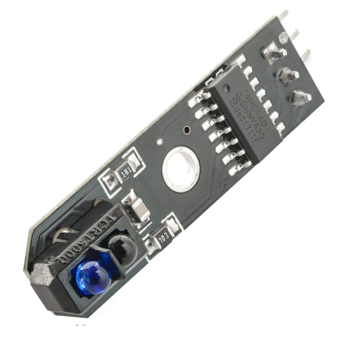 Placa eletrónica preta com LED azul e circuito integrado