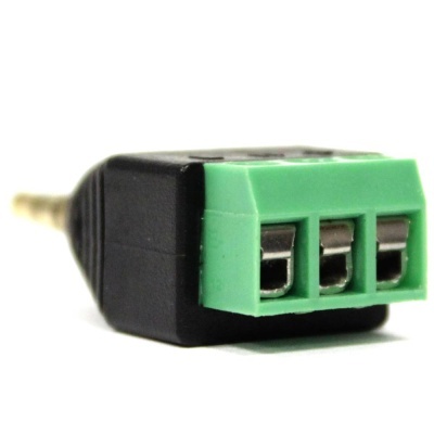 Adaptador de conector de áudio com plugue dourado e entrada de três pinos verde