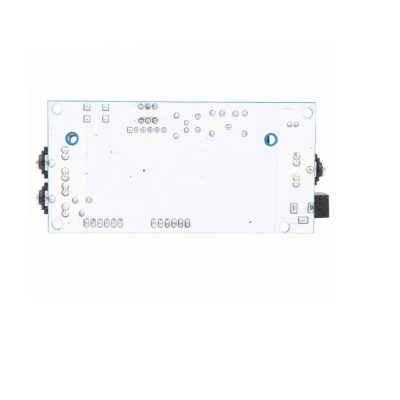 Placa eletrónica branca com pontos de solda e conectores