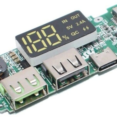 Placa eletrónica com display digital e conexões USB diversas