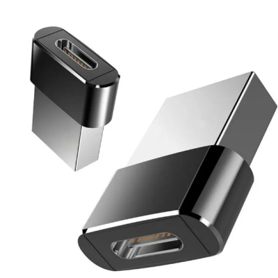 Adaptadores USB tipo C pretos e cinza metálico em fundo branco