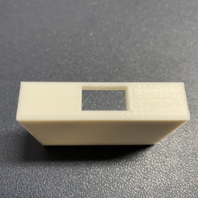 Caixa para sensor ultrassónico Arduino em 3D sem cara com ultrassónico incluído