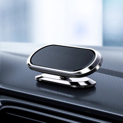 Suporte magnético para telemóvel preto e prata no tablier do carro