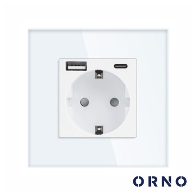 Tomada branca com USB-A e USB-C e logótipo ORNO
