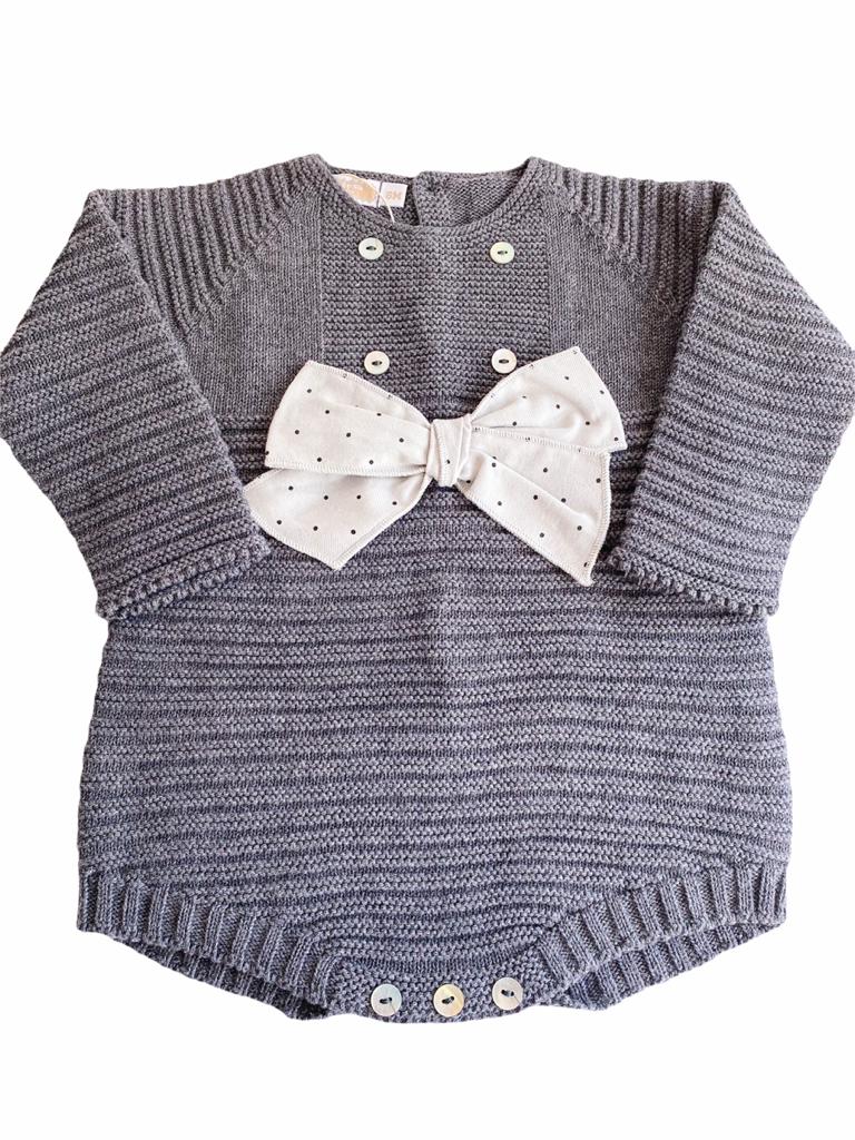 Fofo de malha cinza com laço