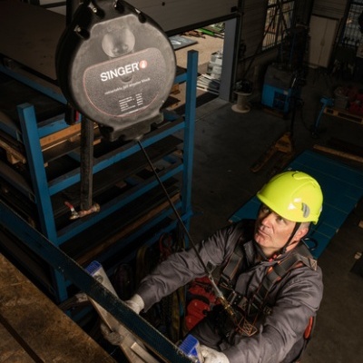 ARAWEB100  PARADA DE QUEDA COM RECALL AUTOMÁTICO COM ALÇA PLYESTER RETRÁTIL. 10 METROS.