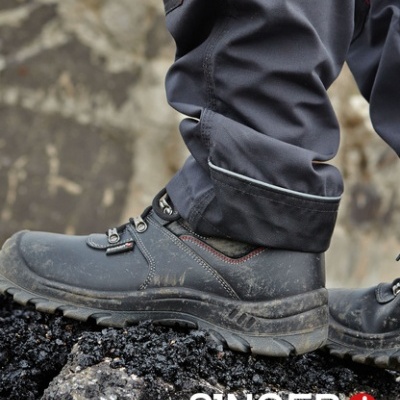 BOTA DE SEGURANÇA  DE COURO DE FLOR - SINGER SAFETY (LAURO). BOTA DE SEGURANÇA  DE COURO DE FLOR - SINGER SAFETY (LAURO).