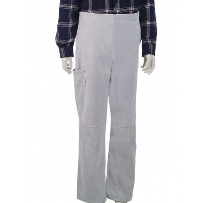 Calças cinzentas com bolso lateral e camisa xadrez em manequim