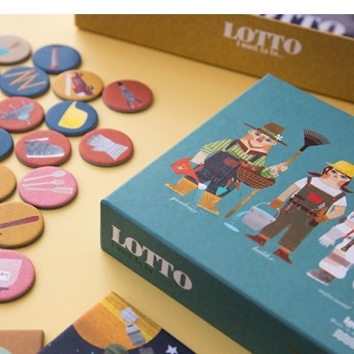 Jogo LOTTO com caixa verde e peças redondas coloridas dispersas