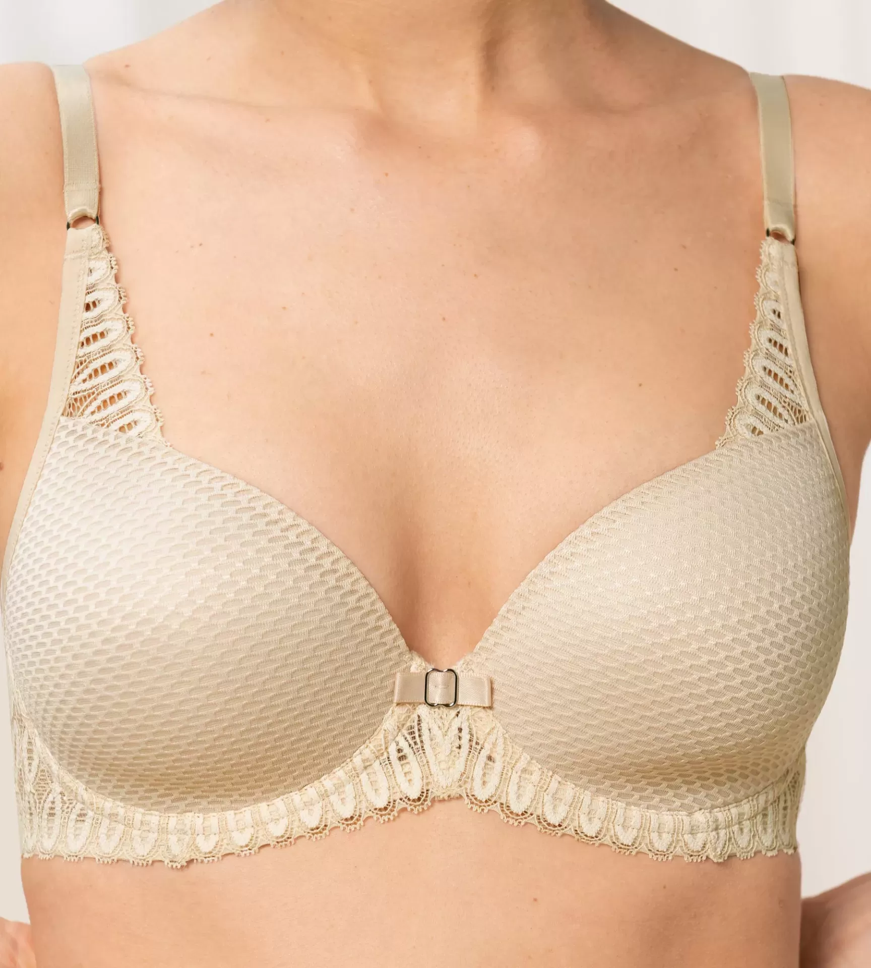 Soutien bege texturizado com renda e fecho frontal