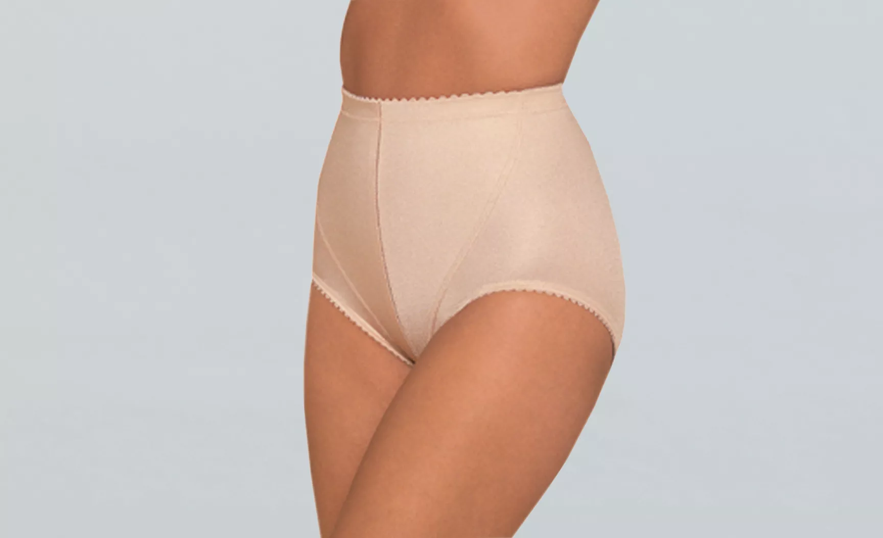 Cueca feminina cintura alta bege em fundo cinza claro