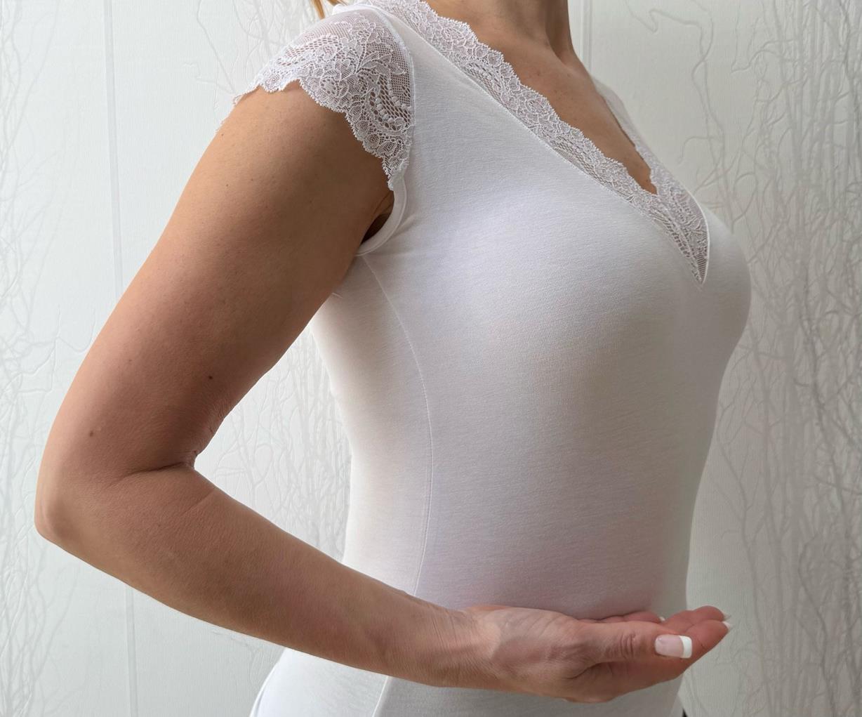 Camisola&#x20;manga&#x20;curta&#x20;com&#x20;decote&#x20;em&#x20;renda&#x20;sweetlady&#x20;85-88