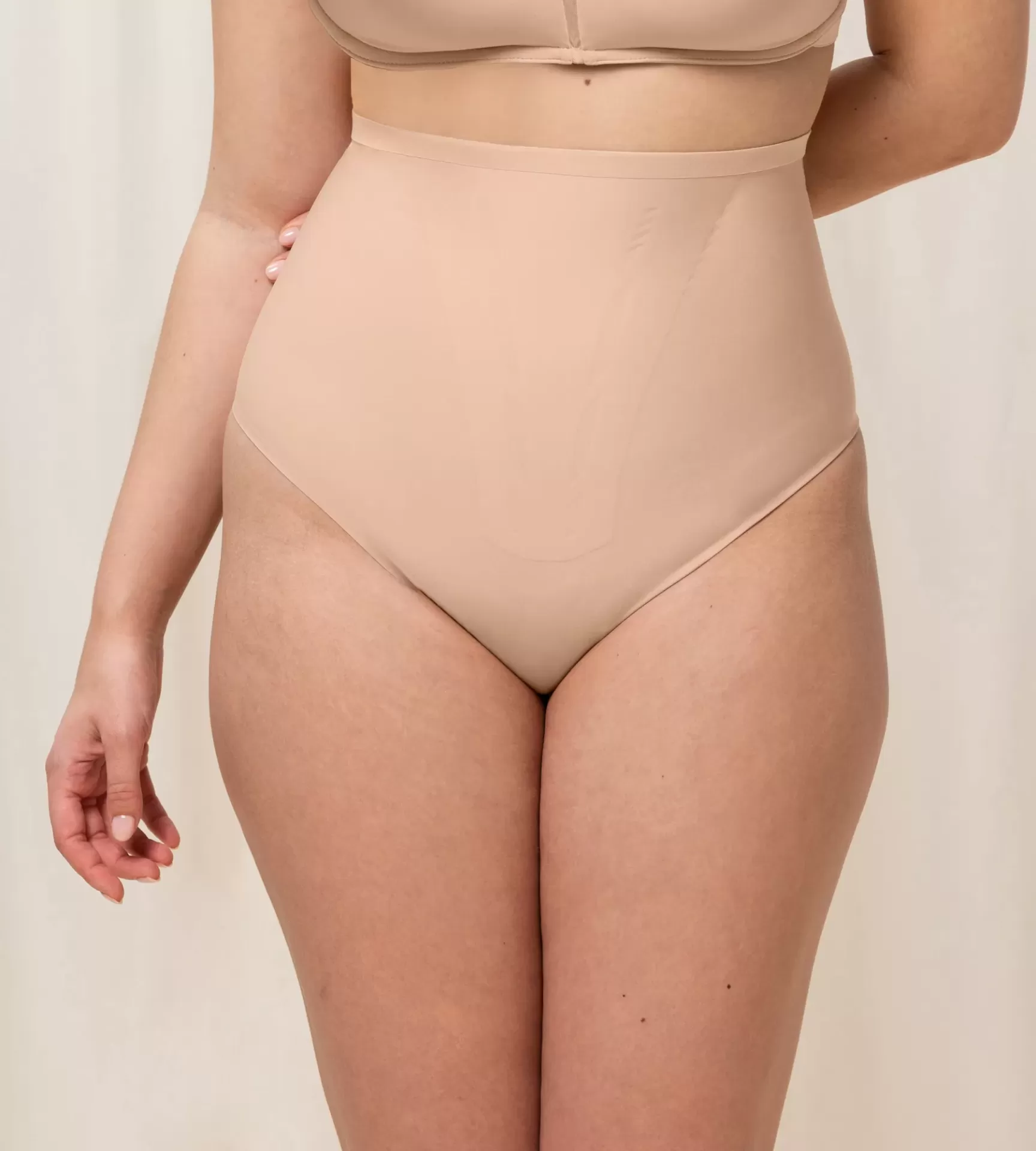 TRIUMPH&#x20;SHAPE&#x20;SMART&#x20;HIGHWAIST&#x20;STRING
