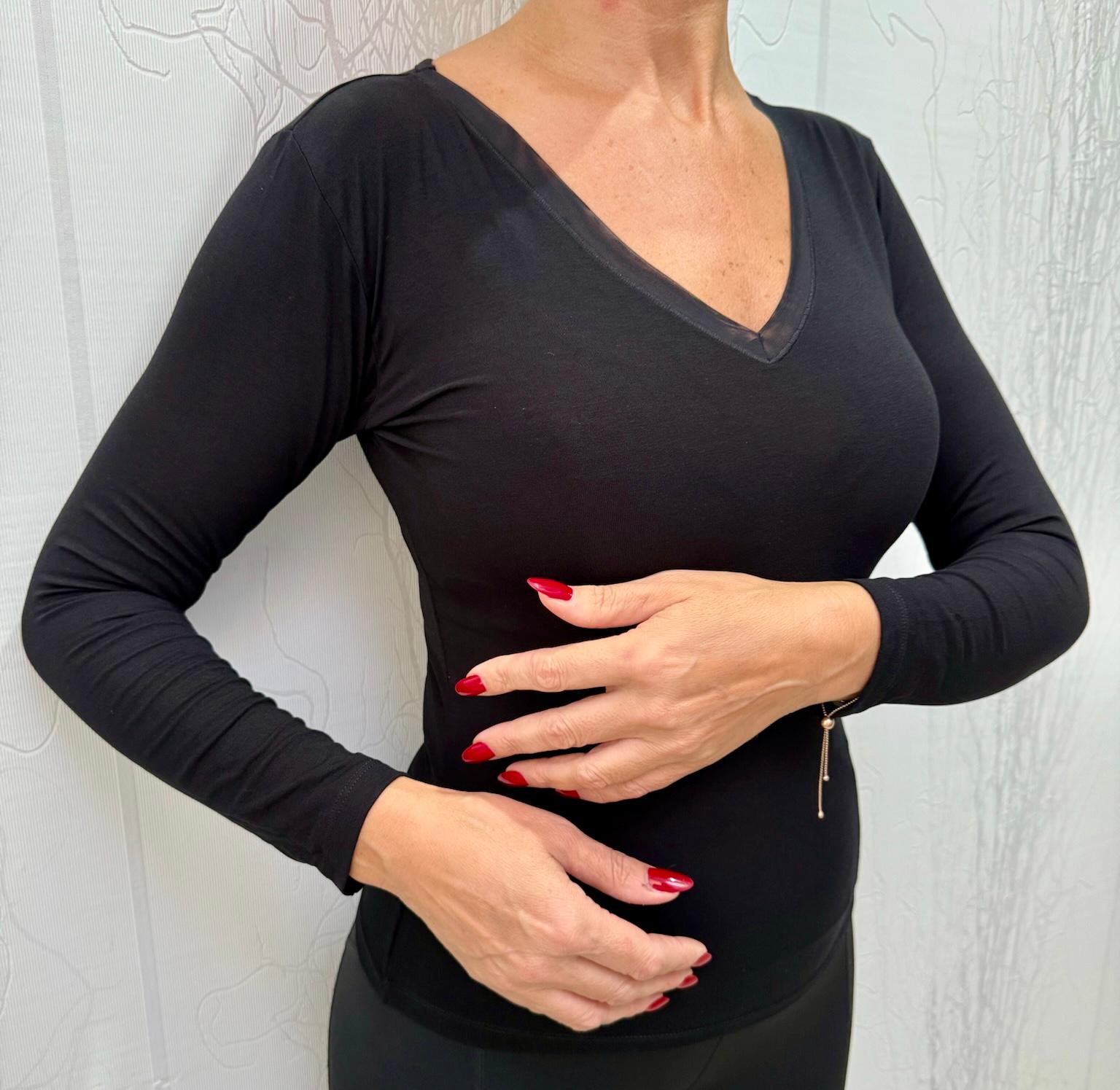 Camisola preta de manga comprida com decote em V