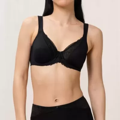 Soutien preto com renda e calcinha preta de cintura média