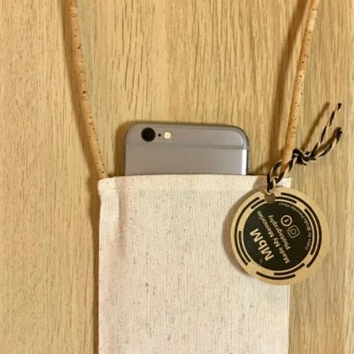 Bolsa Telemóvel "Todas diferentes todas iguais" com cordão cortiça