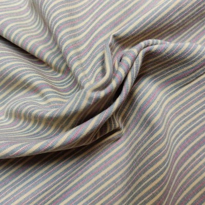 tecido riscado em cores claras, azul, rosa, bege e branco