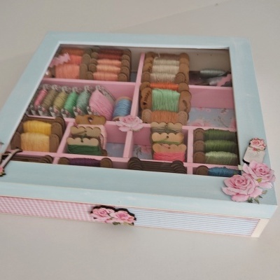 Caixa 32x30x7cm c/div. e vid.acríl. C3230