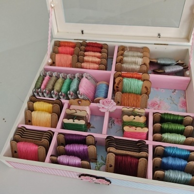 Caixa 32x30x7cm c/div. e vid.acríl. C3230