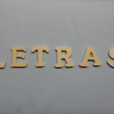 LETRAS MADEIRA 22x18x3,5MM M