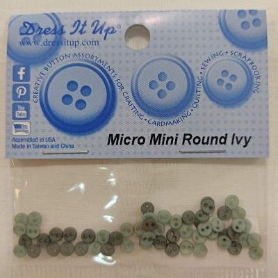 Botões pequenos redondos azul esverdeado em embalagem transparente com etiqueta azul da marca Dress It Up