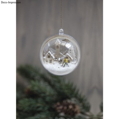 Bola de natal transparente com cenário de inverno dentro