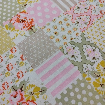 tecido patchwork com quadrados florais, listras e bolinhas em tons pastéis