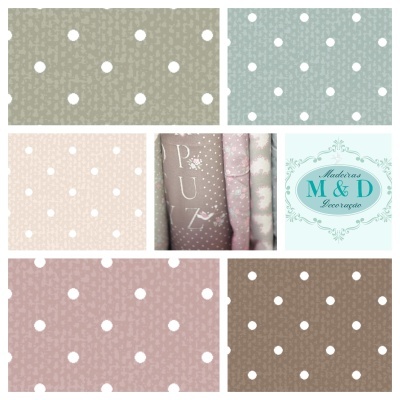 Tecidos com padrão de bolinhas brancas em várias cores e logótipo de marca