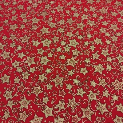 Tecido vermelho com padrão de estrelas douradas e arabescos