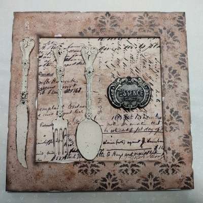 Quadro decorativo vintage com talheres esboçados, texto manuscrito e etiqueta metálica ESSENCE em moldura castanha texturizada