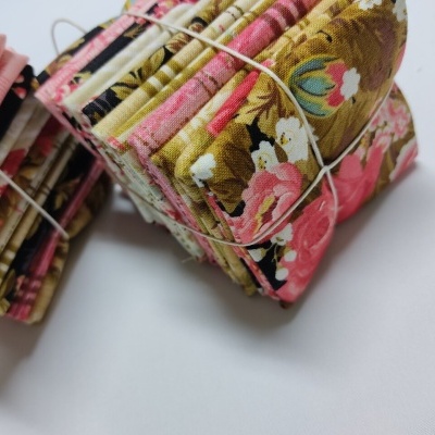 Conjunto de 9 tecidos WILMINGTON PRINTS "PATHWAYS" KAYE ENGLAND 2401A