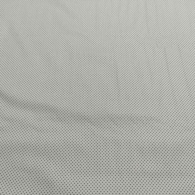 Tecido branco com padrão de pequenos pontos pretos