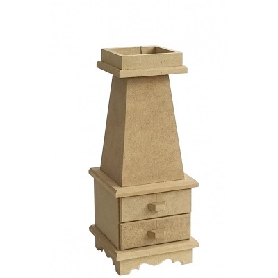 Chaminé decorativa de madeira bege com duas gavetas sobre fundo branco