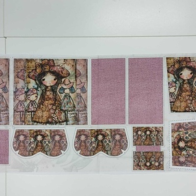 Tecidos estampados com ilustração de menina e padrões em tons castanhos e rosa