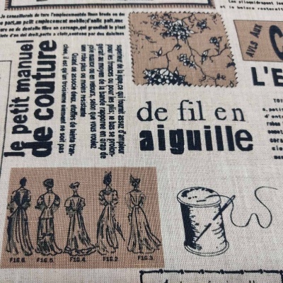 Tecido estampado com tema de costura em tons bege e castanho