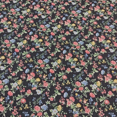 Tecido preto com padrão floral colorido