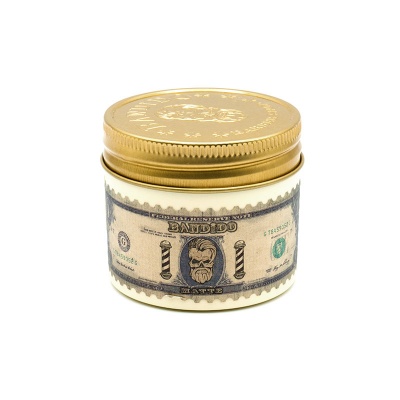 Recipiente com tampa dourada e etiqueta que parece uma nota de dinheiro