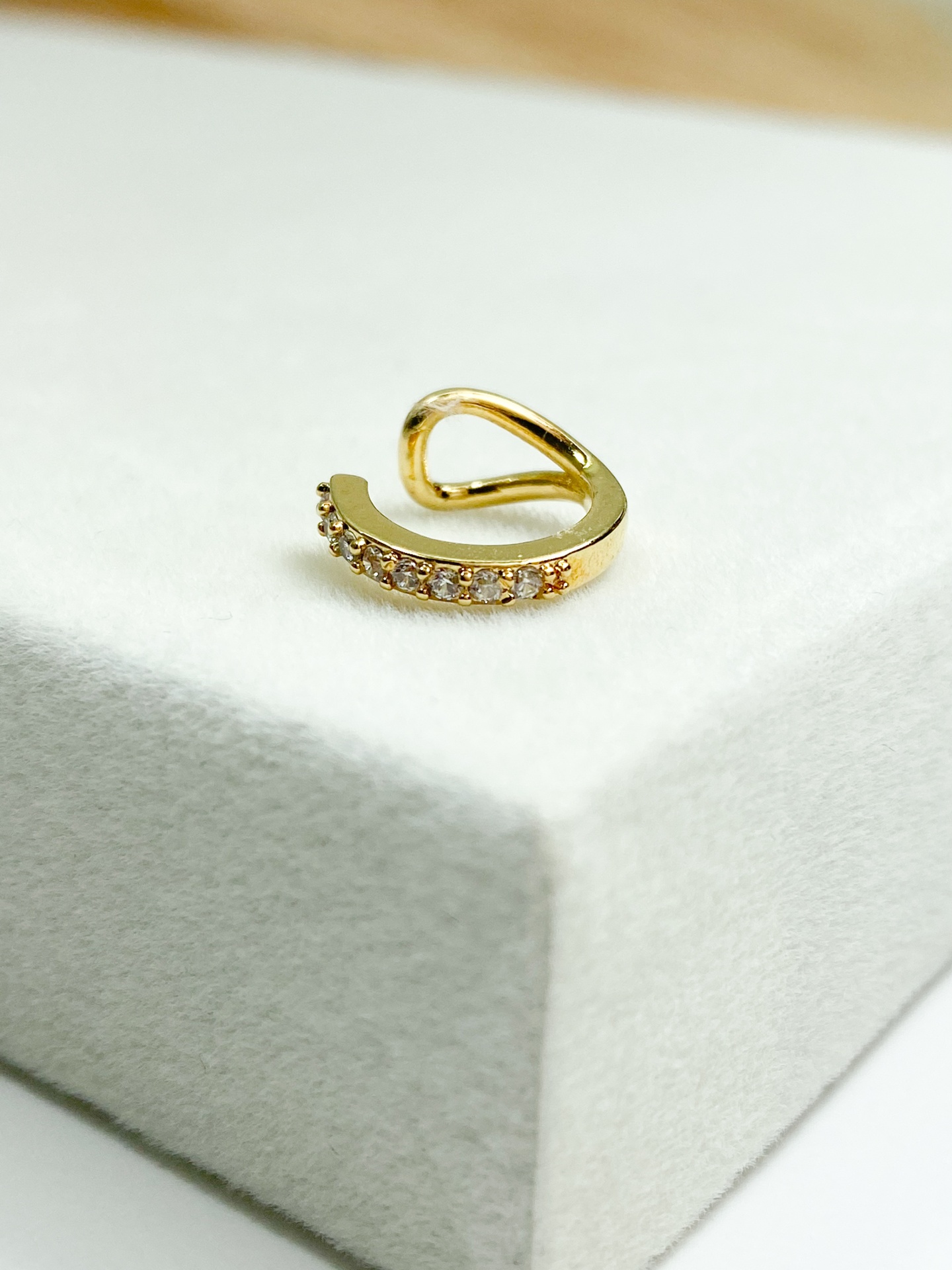 Piercing Fake Cravejado - Cristal - Banhado Ouro 18k