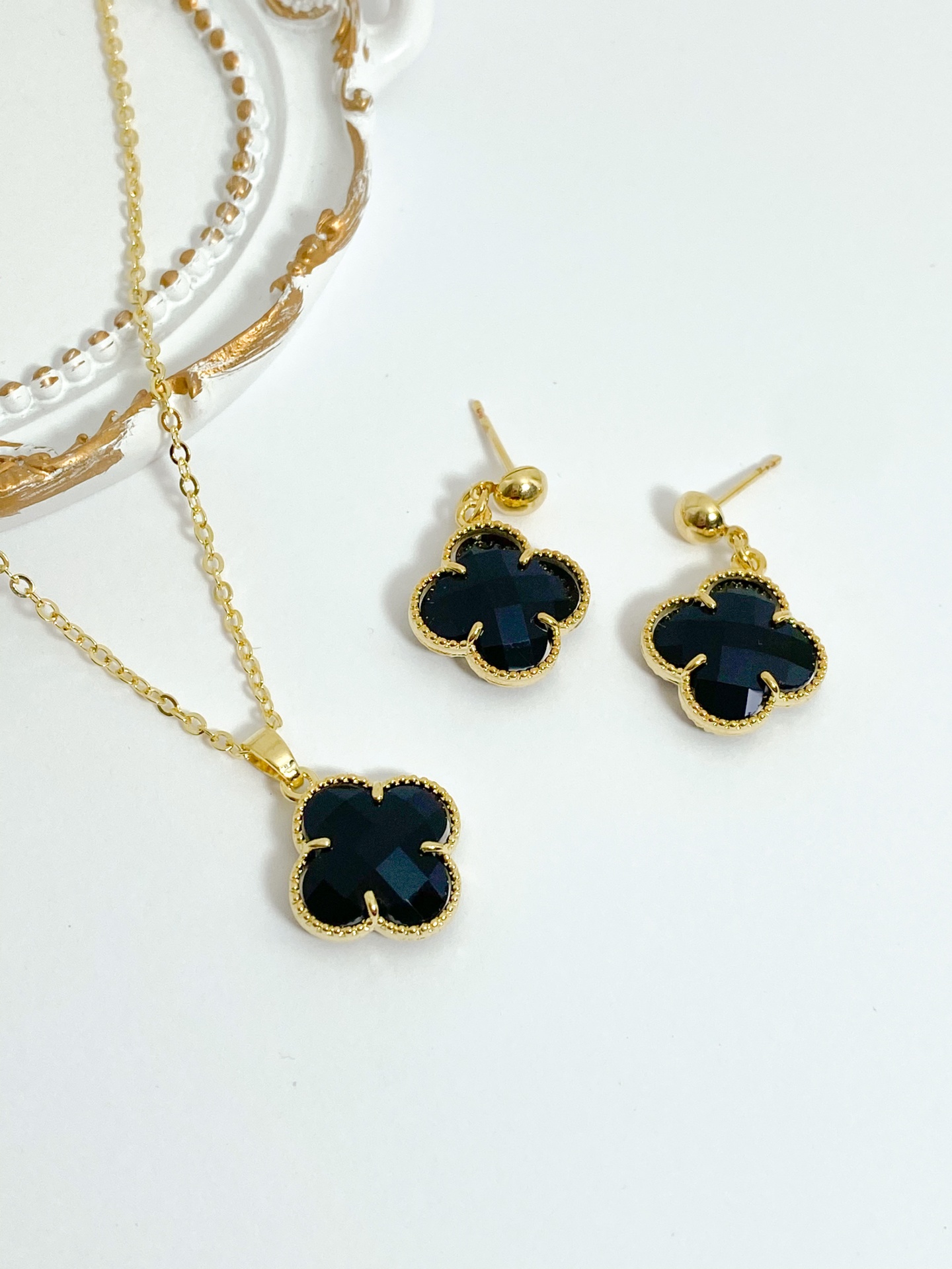 Conjunto&#x20;Trevo&#x20;Preto&#x20;-&#x20;Inspira&#x00E7;&#x00E3;o&#x20;-&#x20;Banhado&#x20;Ouro&#x20;18k