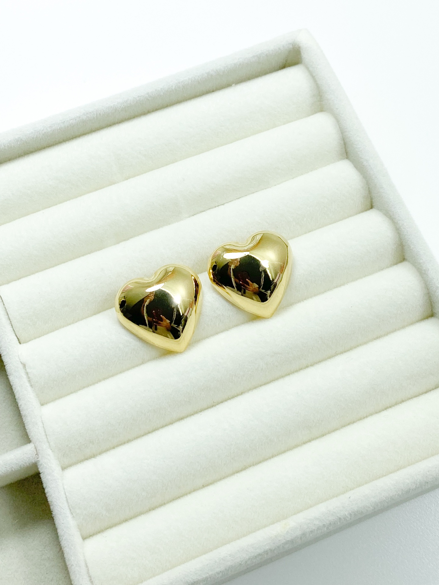 Brinco Bold Coração Médio - Banhado Ouro 18k