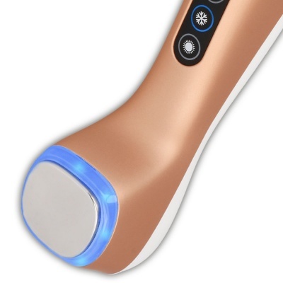 Dispositivo cobre com superfície metálica e luz azul